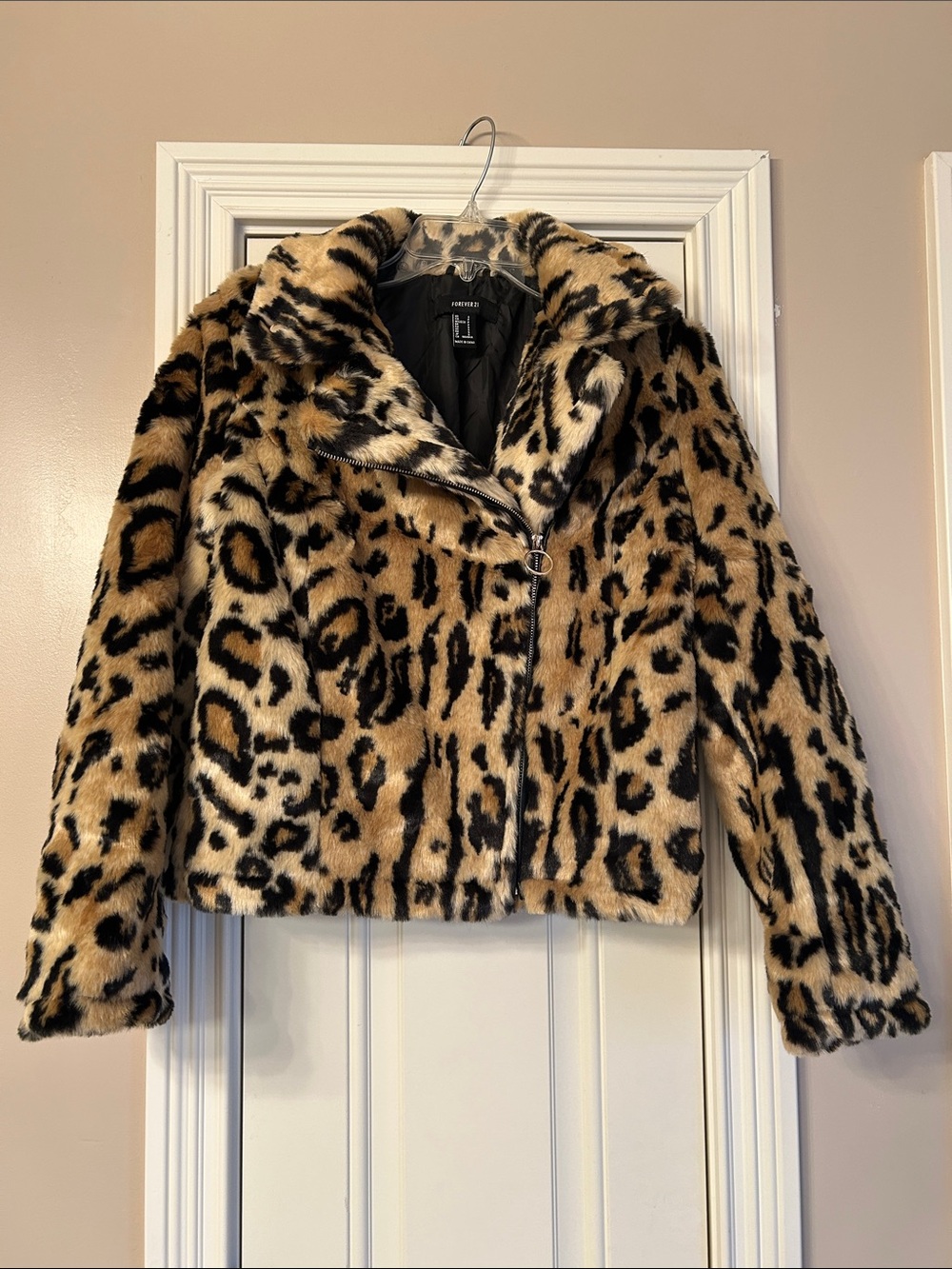 Forever 21 Black and Tan Leopard Faux Fur Jacket NWOT Sz S